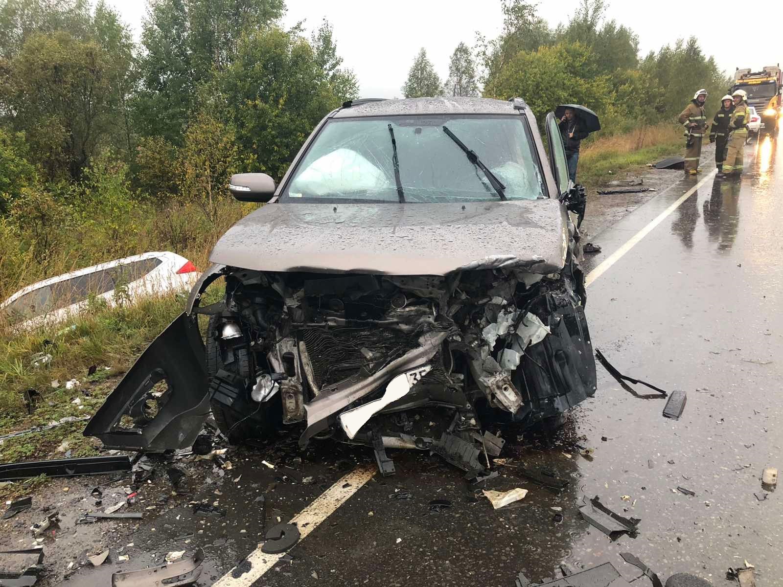 Один человек погиб и несколько пострадали в страшной аварии на трассе  Череповец – Сергиев Посад